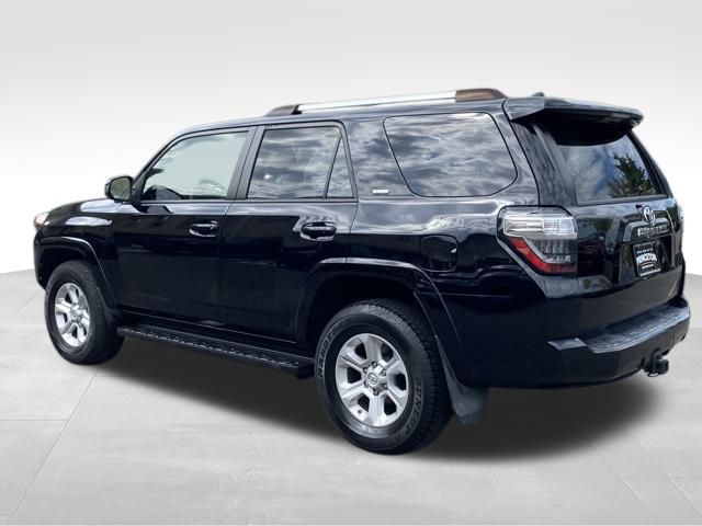 2020 Toyota 4Runner SR5 photo 2