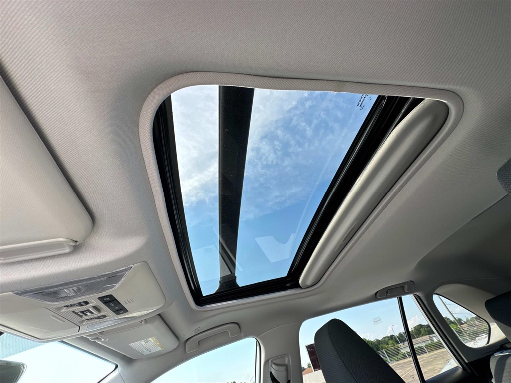 2024 Toyota RAV4 XLE photo 23