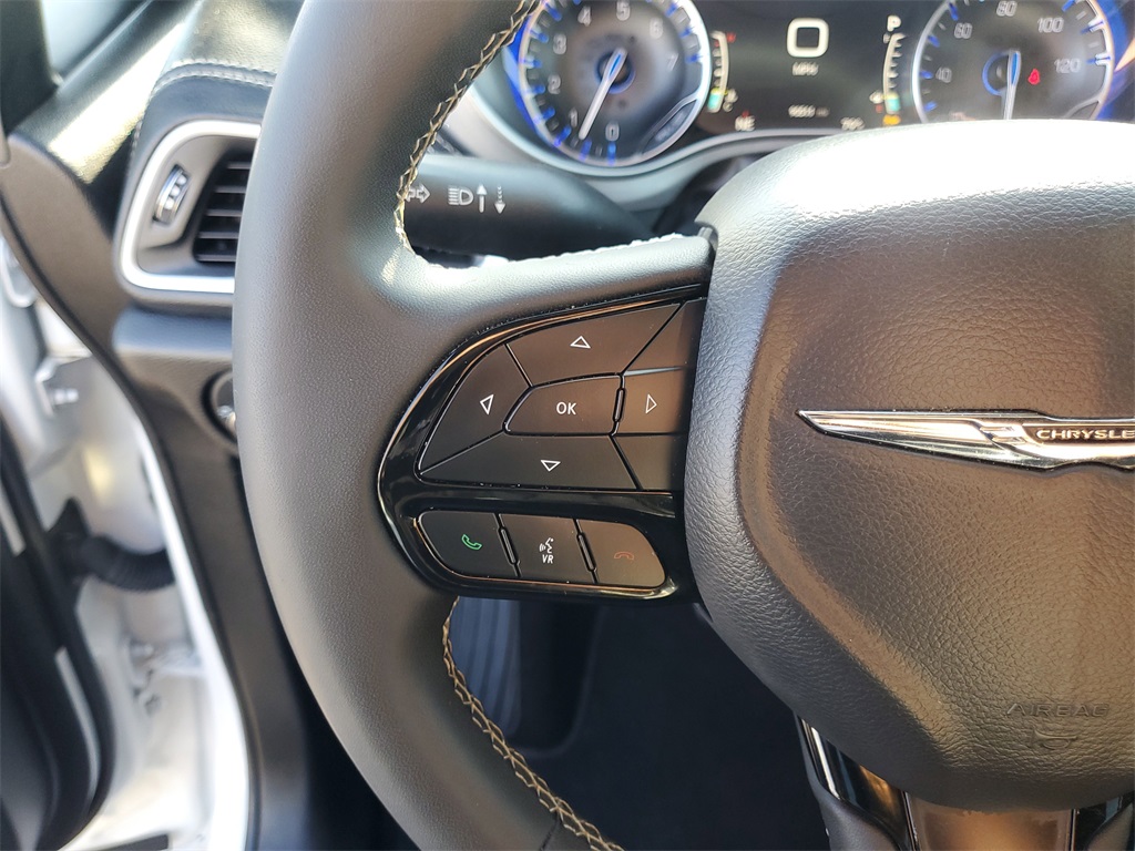 2024 Chrysler Pacifica Touring photo 17
