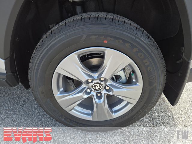 2025 Toyota RAV4 Hybrid XLE photo 22