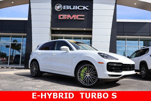 2023 Porsche Cayenne Turbo S E-Hybrid