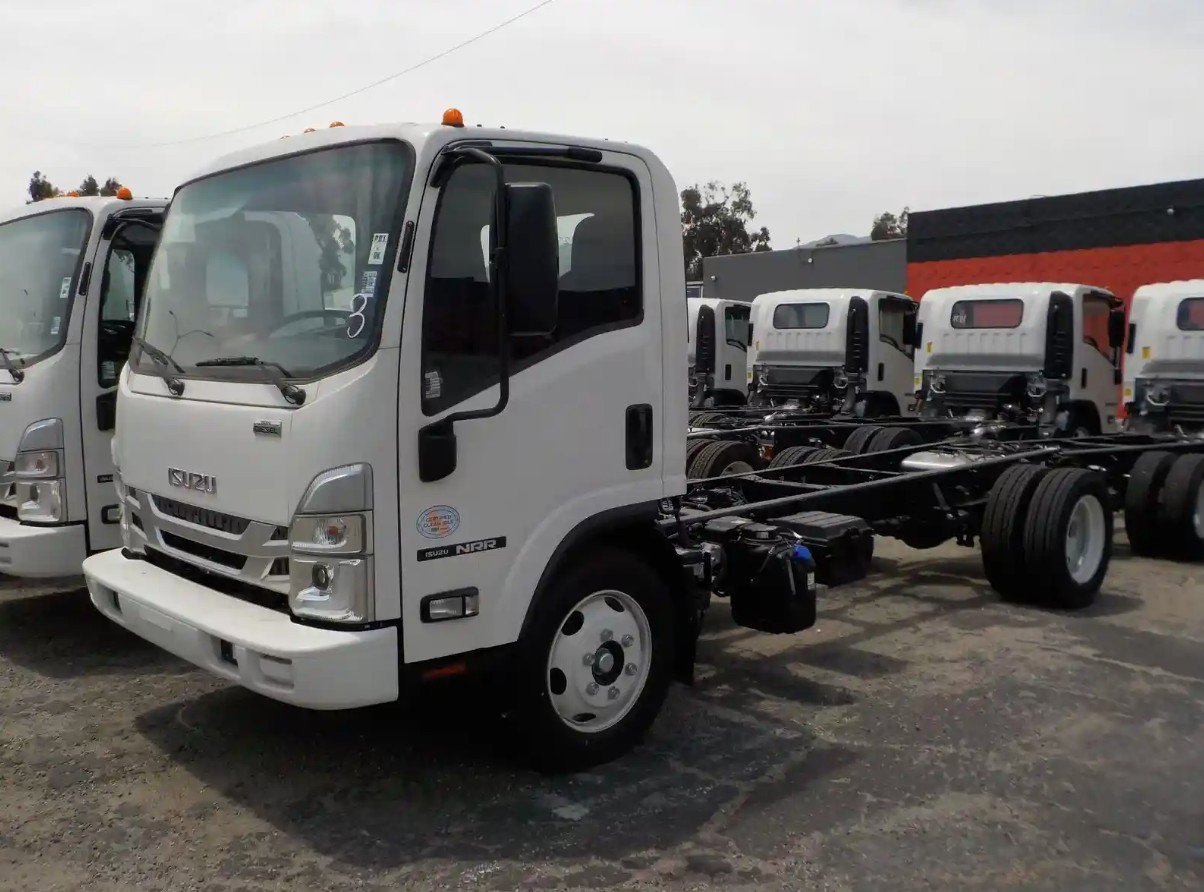 2024 Isuzu NQR photo 4
