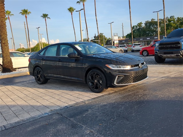 2025 Volkswagen Jetta 1.5T SE photo 2