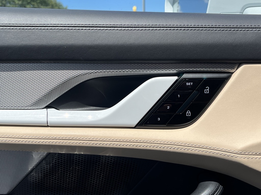 2020 Porsche Taycan Turbo S photo 16