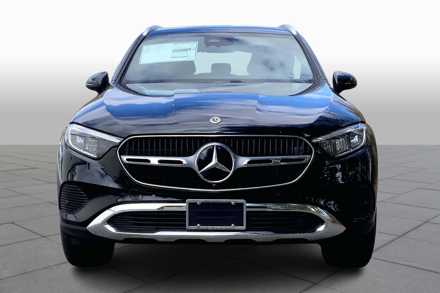 2025 Mercedes Benz GLC 300 4MATIC photo 3