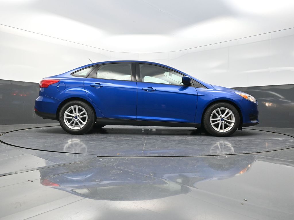 2018 Ford Focus SE photo 24