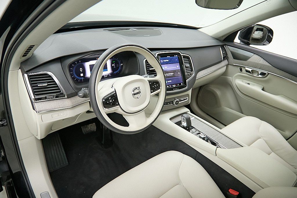 2023 VOLVO XC90 - Image 11