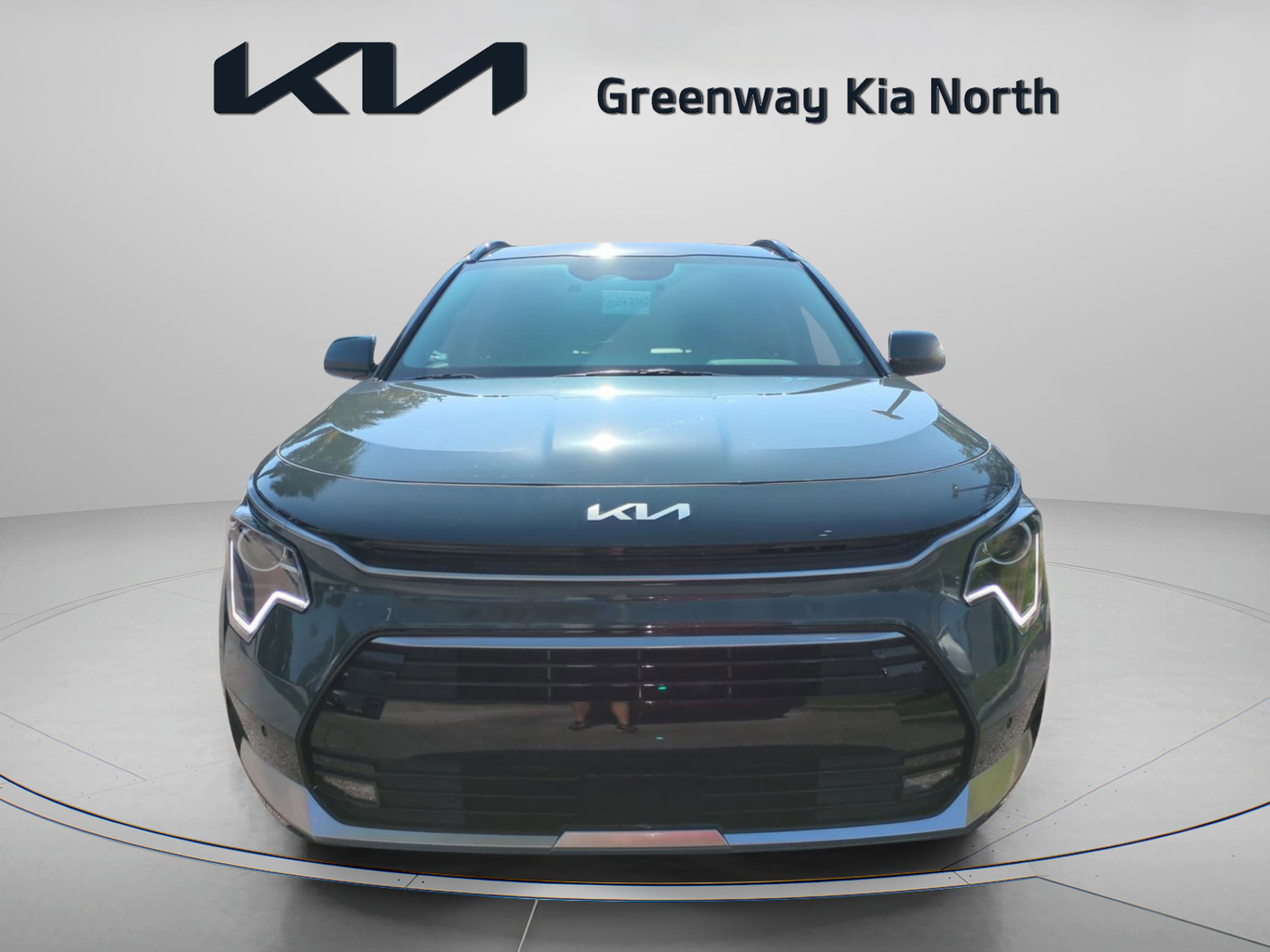 2025 Kia Niro SX photo 2