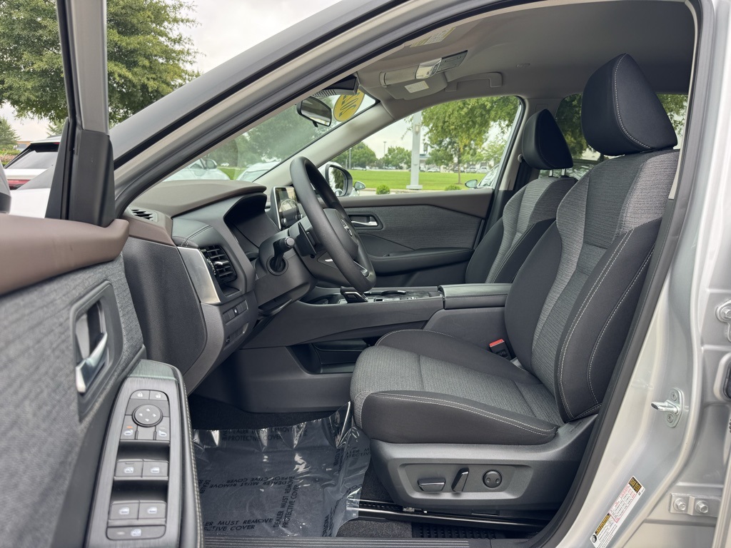 2022 Nissan Rogue SV photo 14
