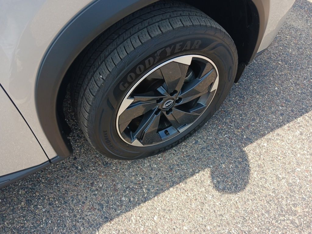 2024 Nissan Rogue SV photo 10
