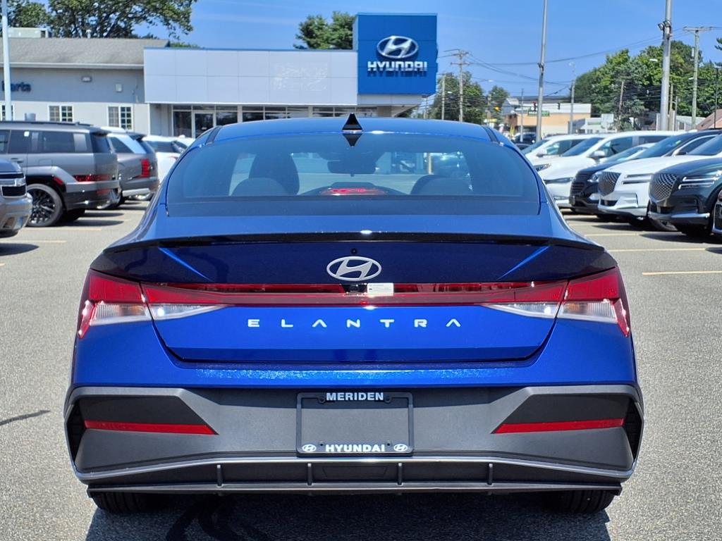 2025 Hyundai Elantra SEL Sport photo 4