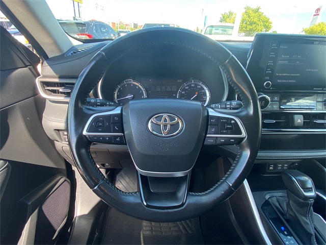 2022 Toyota Highlander XLE photo 23