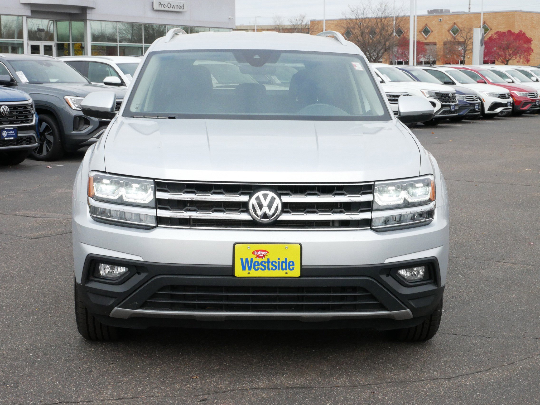 Used 2019 Volkswagen Atlas SE w/Tech with VIN 1V2UR2CA3KC578259 for sale in St. Louis Park, MN