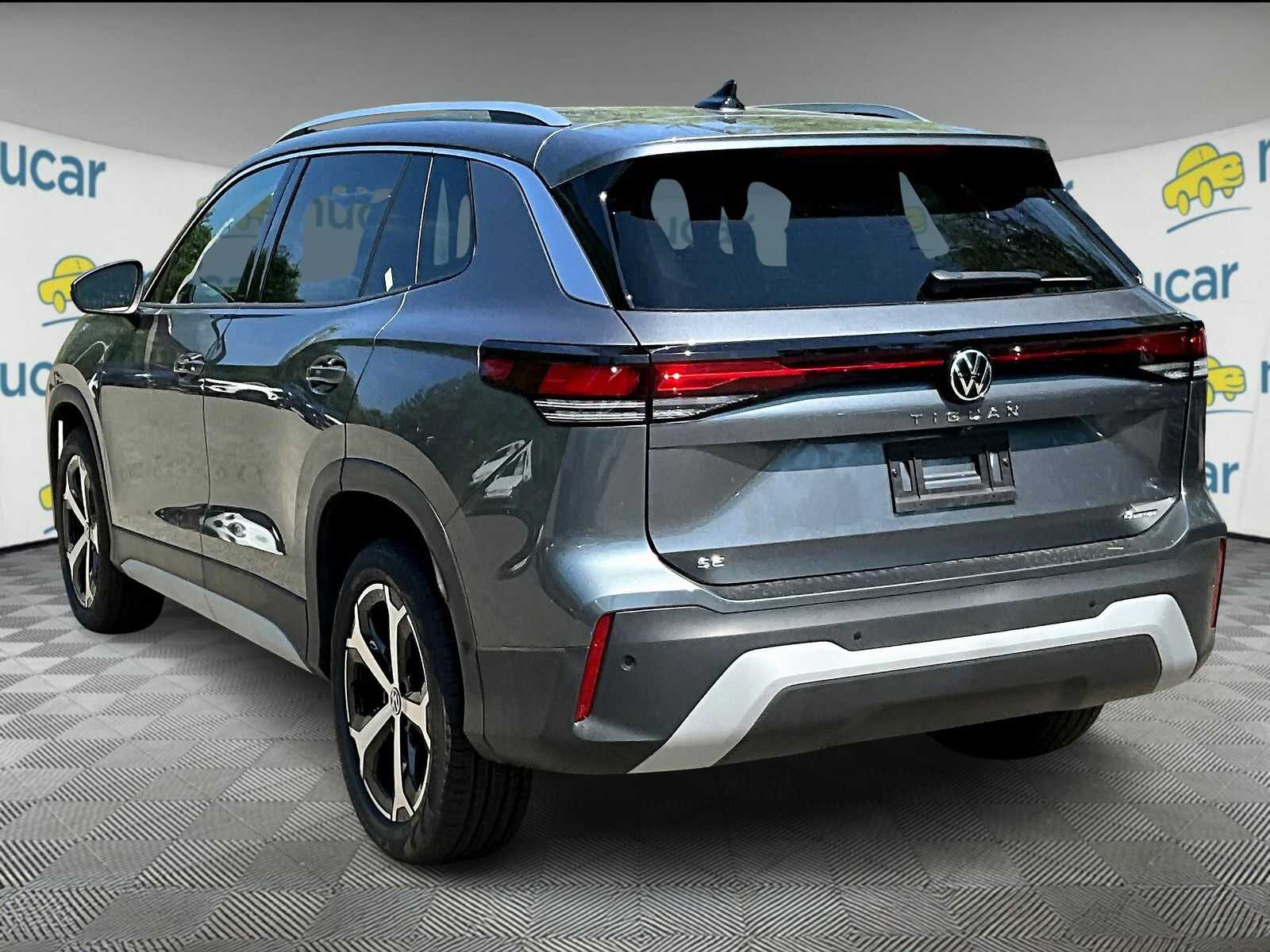 2025 Volkswagen Tiguan SE photo 2