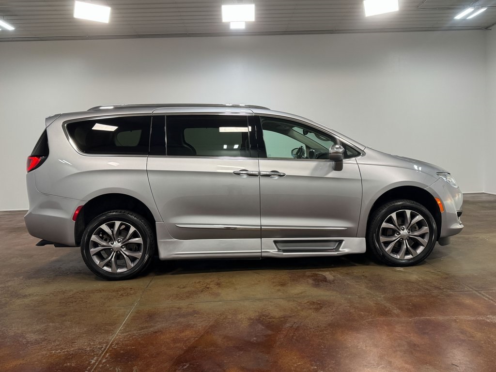 2018 Chrysler Pacifica Limited photo 27