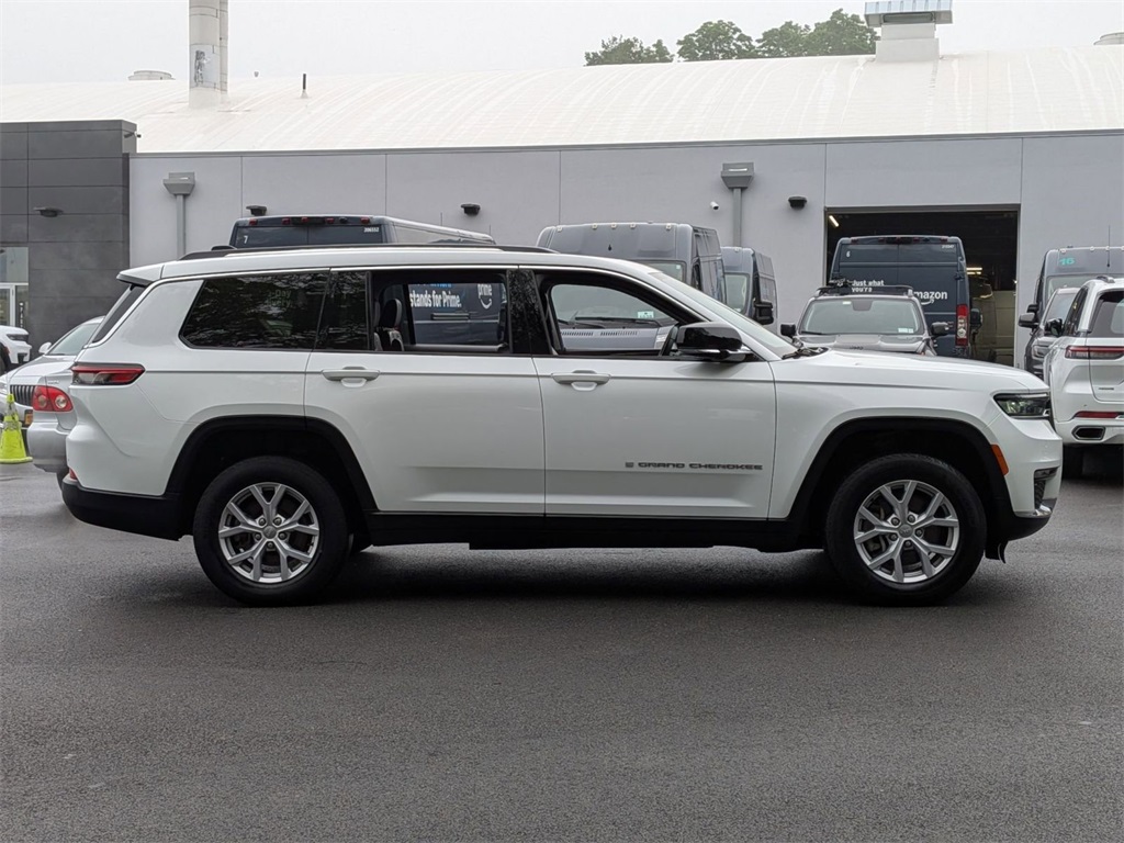 2022 Jeep Grand Cherokee Limited photo 2