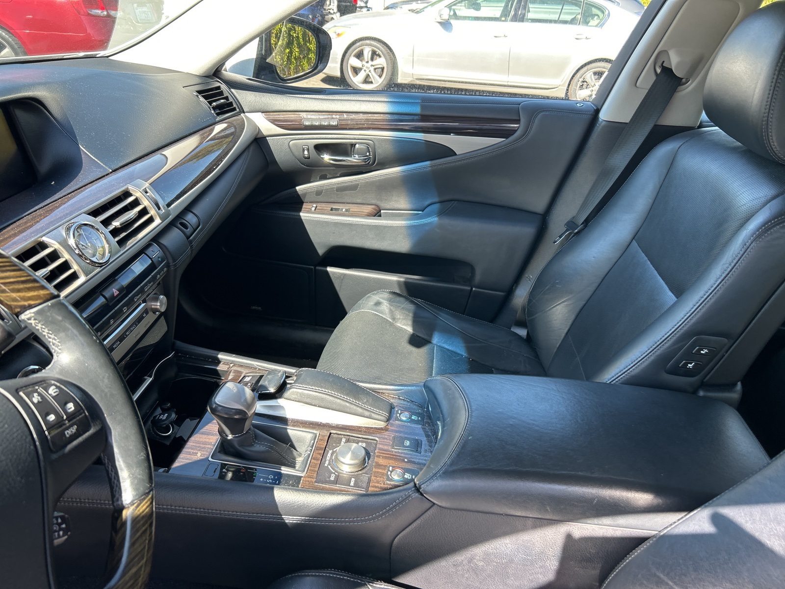 2014 Lexus LS 460 photo 6
