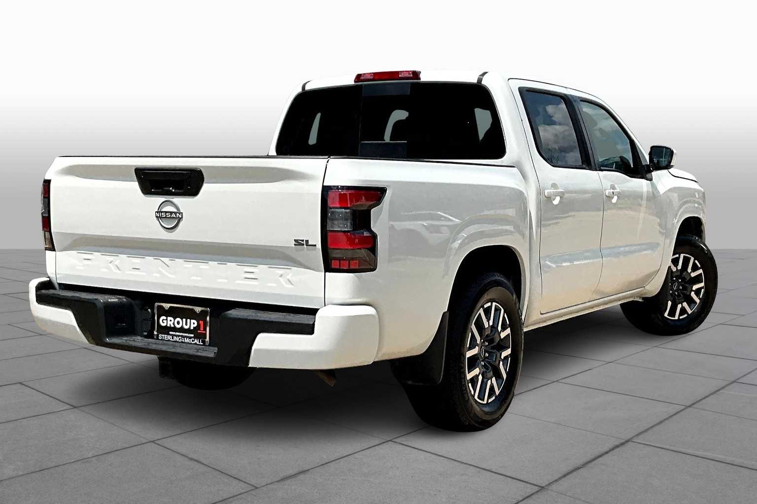 2024 Nissan Frontier SL photo 11