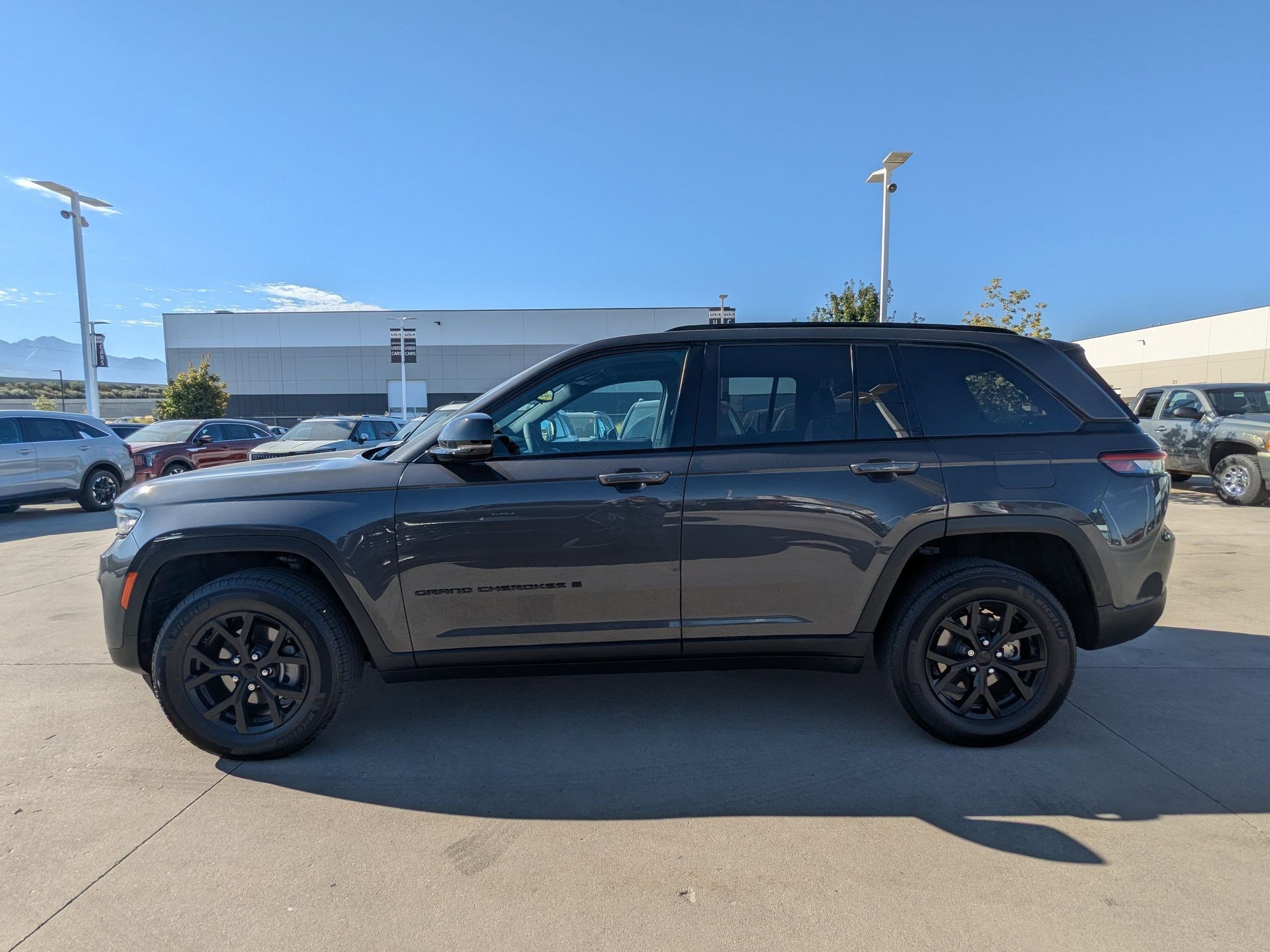 2024 Jeep Grand Cherokee Altitude X photo 2