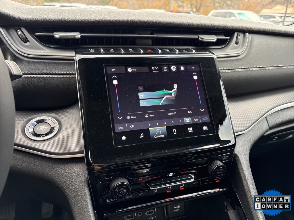 2023 Jeep Grand Cherokee Laredo Altitude photo 4