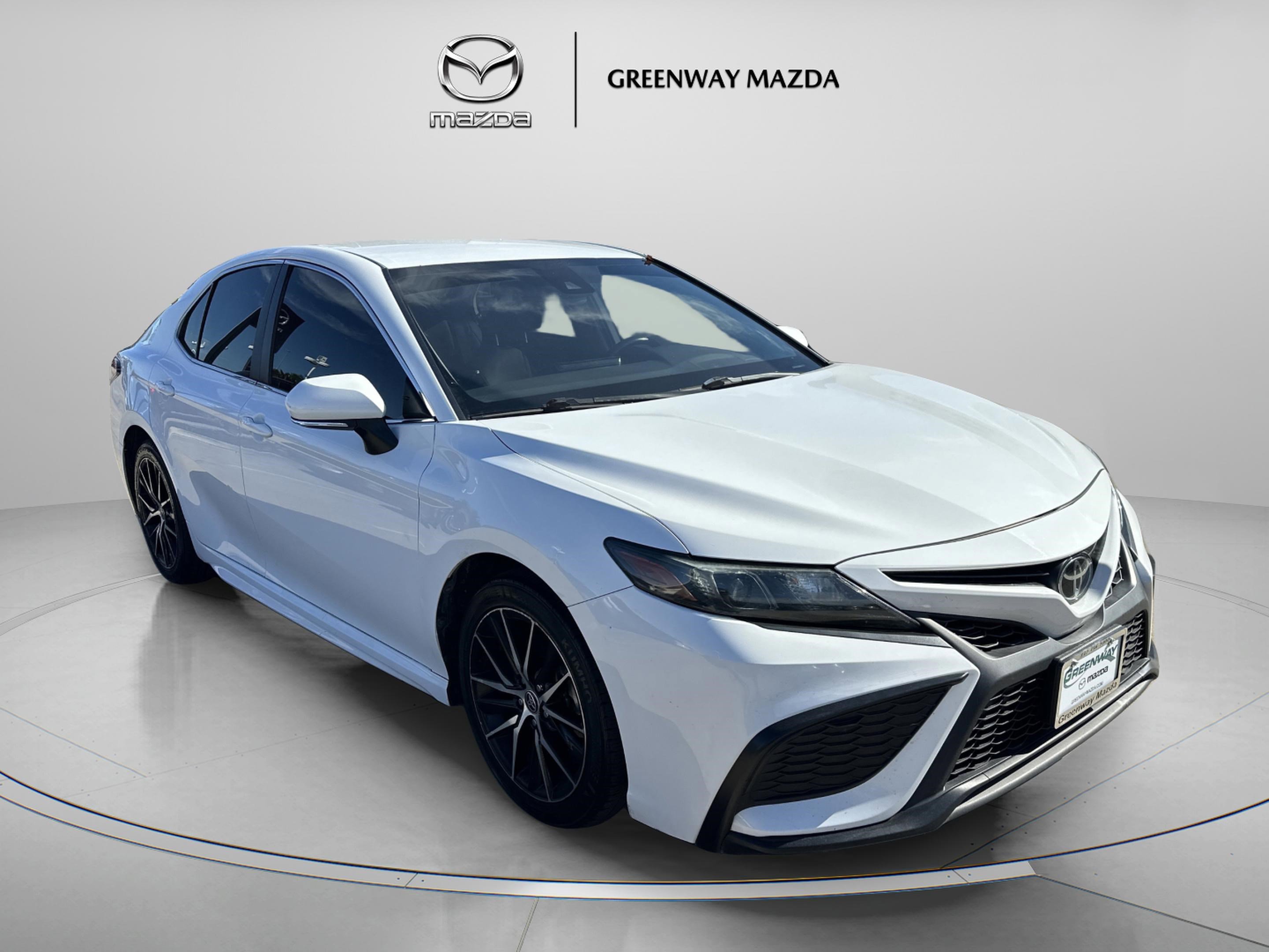 2023 Toyota Camry SE's photo