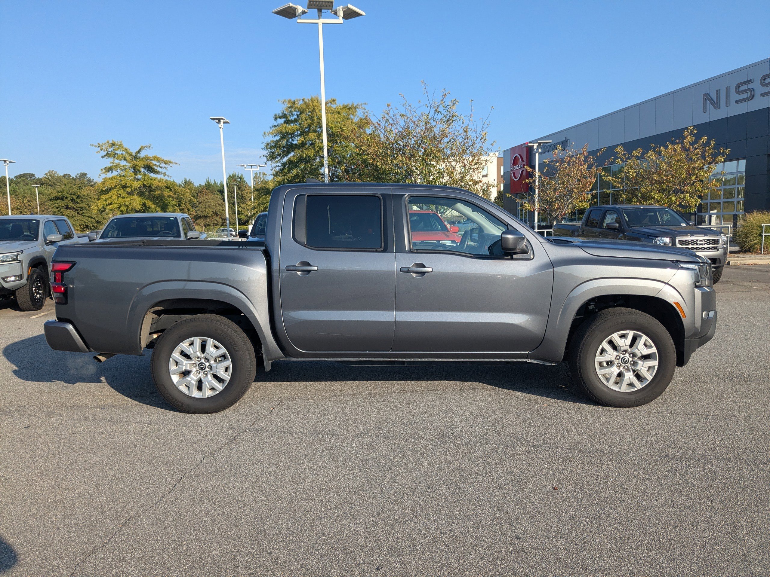 2024 Nissan Frontier SV photo 2