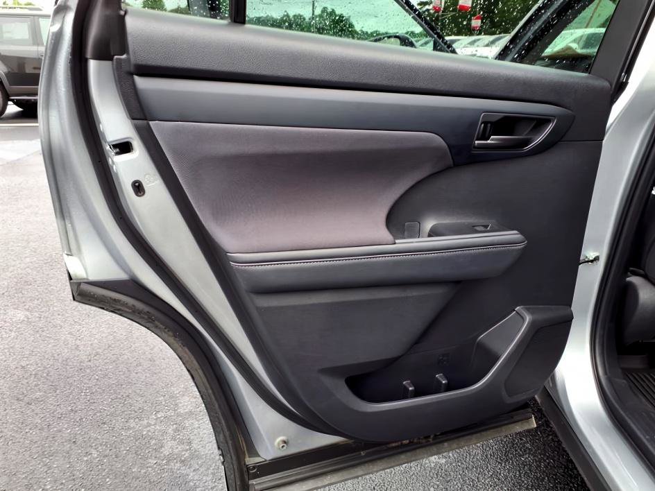 2024 Toyota Highlander LE photo 20