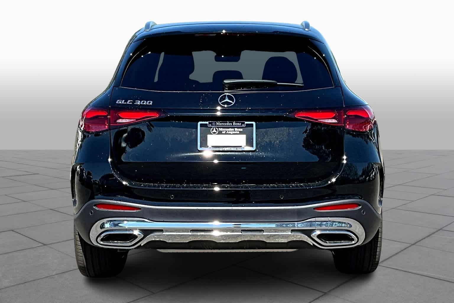 2025 Mercedes Benz GLC 300 photo 4
