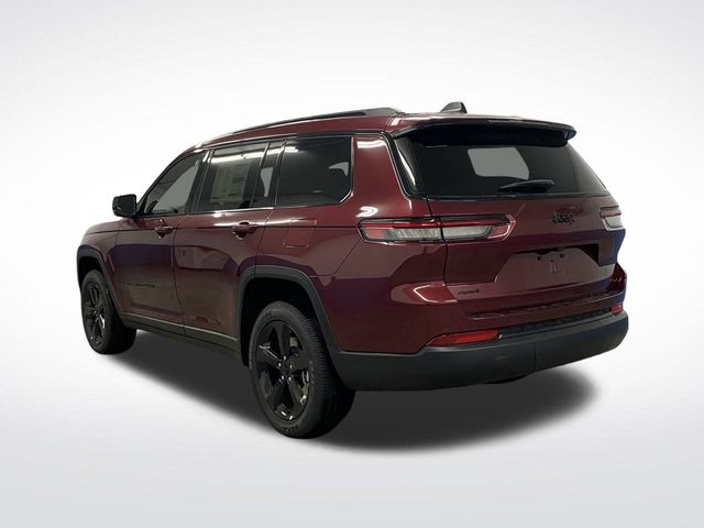 2025 Jeep Grand Cherokee Altitude photo 2