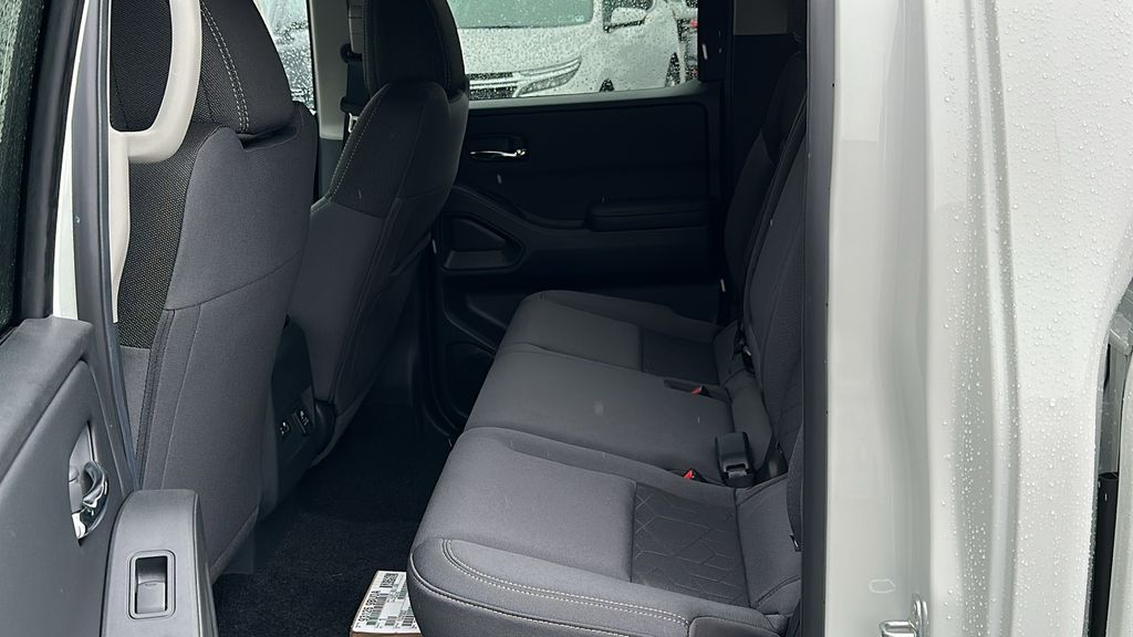 2025 Nissan Frontier SV photo 20