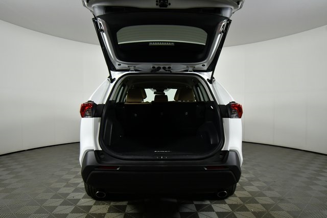 2022 Toyota RAV4 Hybrid XLE photo 24