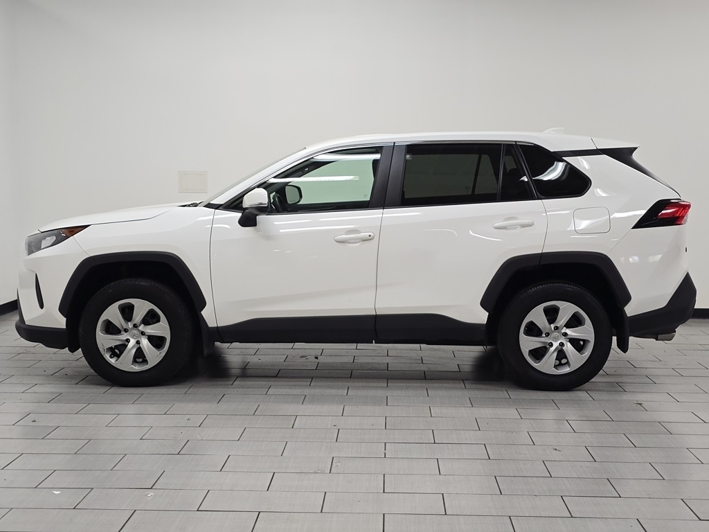 2022 Toyota RAV4 LE photo 13