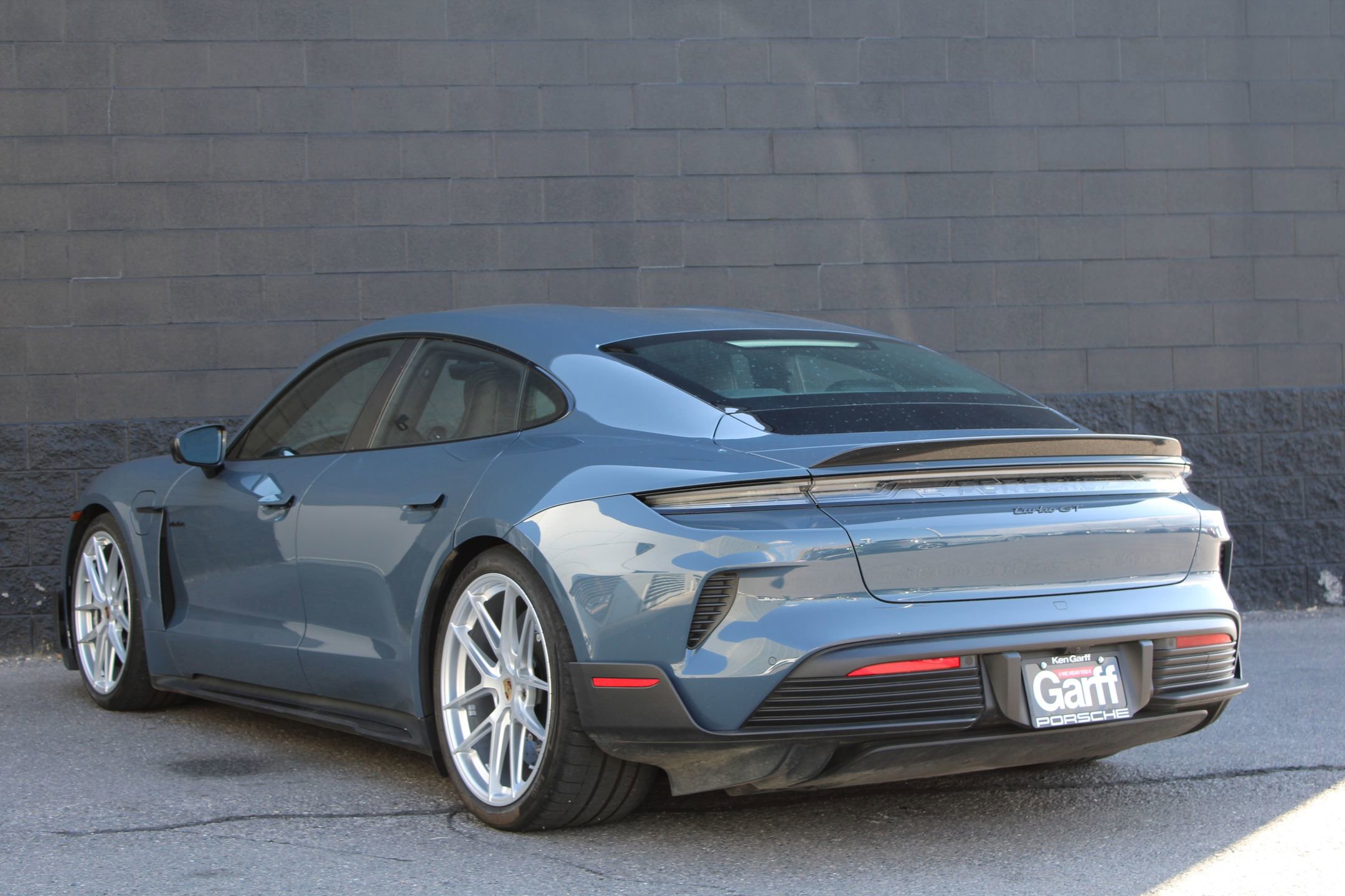 2025 Porsche Taycan Turbo GT photo 3