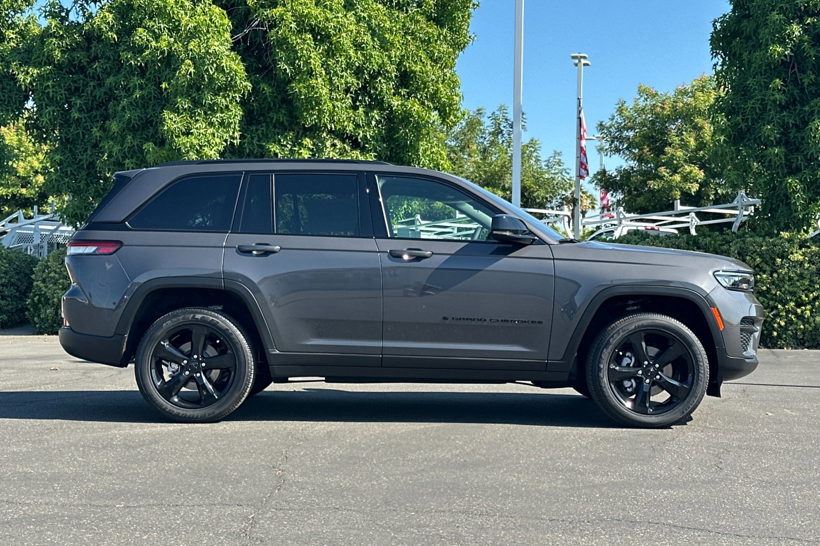 2025 Jeep Grand Cherokee Altitude X photo 3