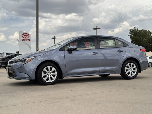 2024 Toyota Corolla Hybrid LE photo 8