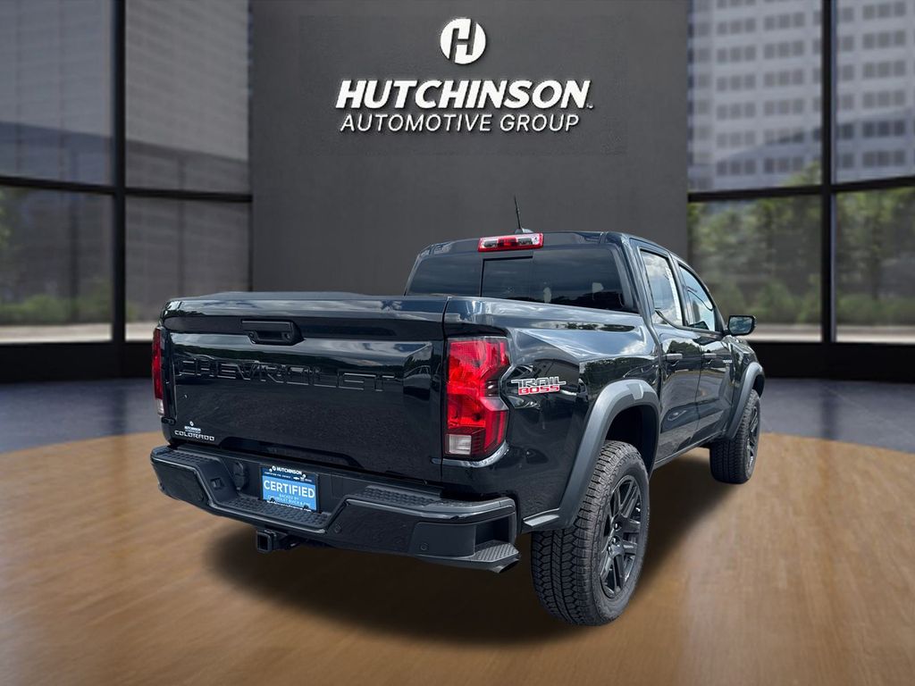 2025 Chevrolet Colorado Trail Boss photo 2