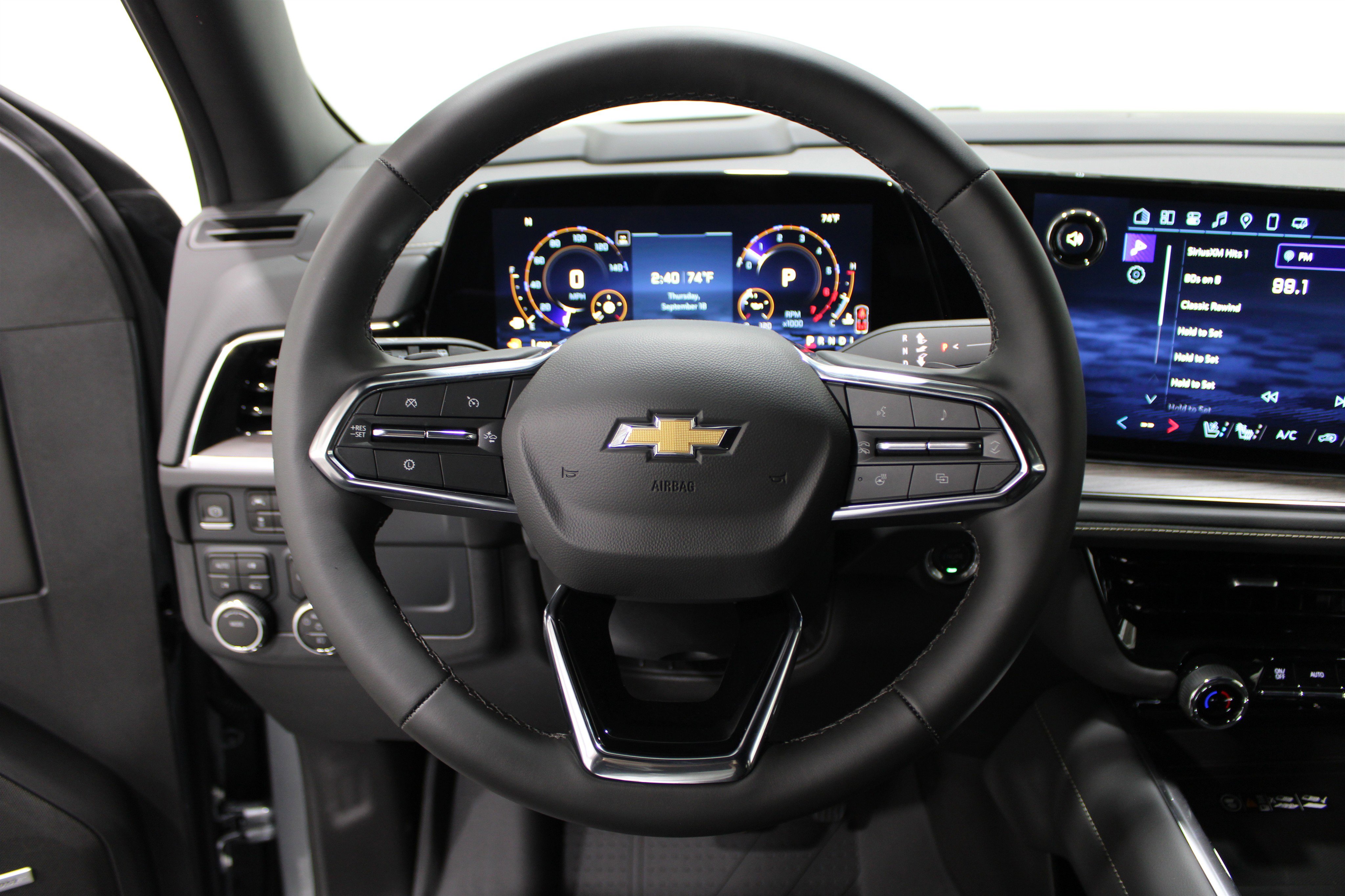 2025 Chevrolet Tahoe Premier photo 2