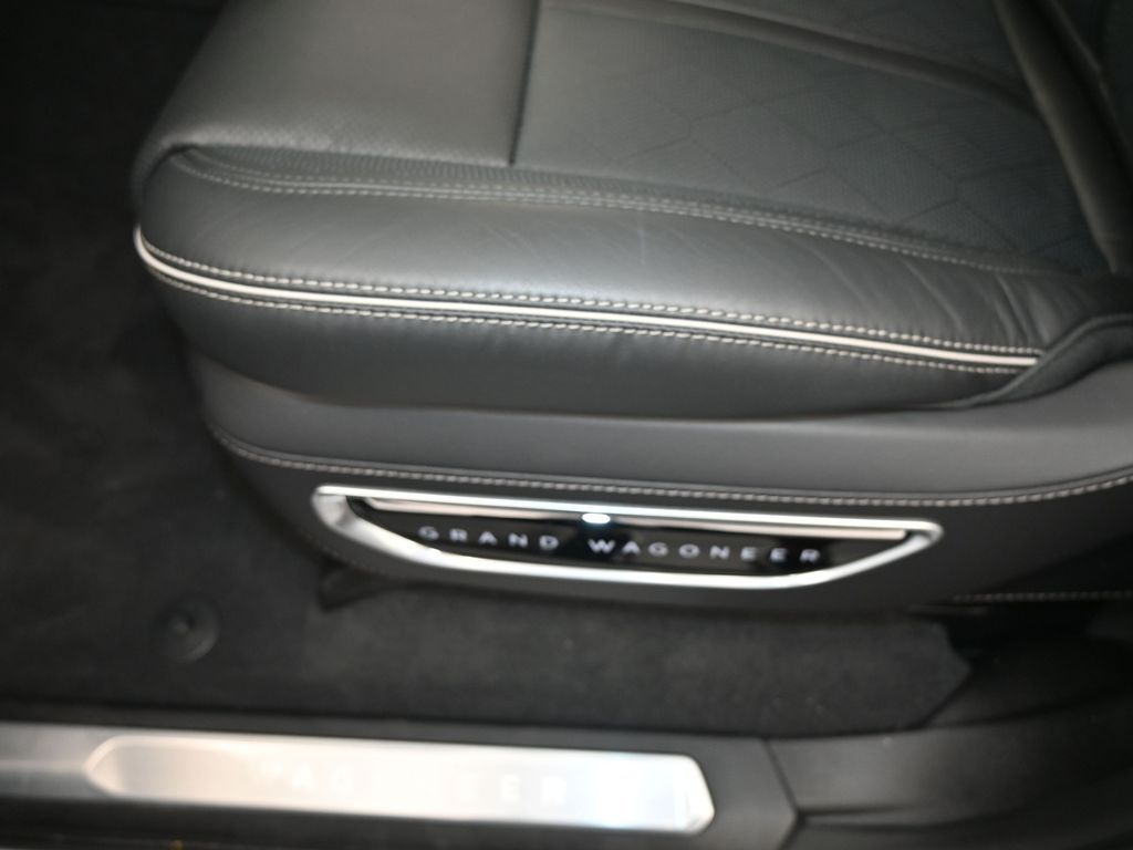 2024 Jeep Grand Wagoneer L II photo 12