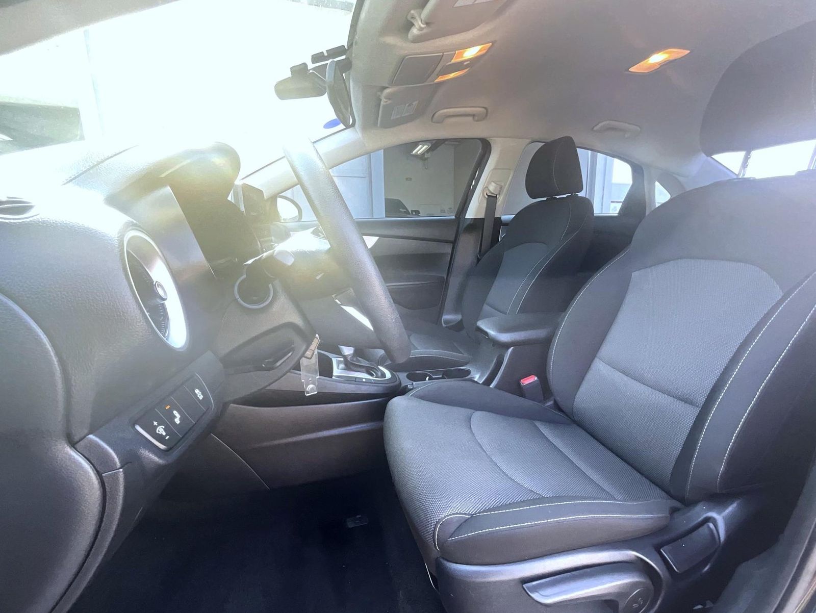 2023 Kia Forte LXS photo 10