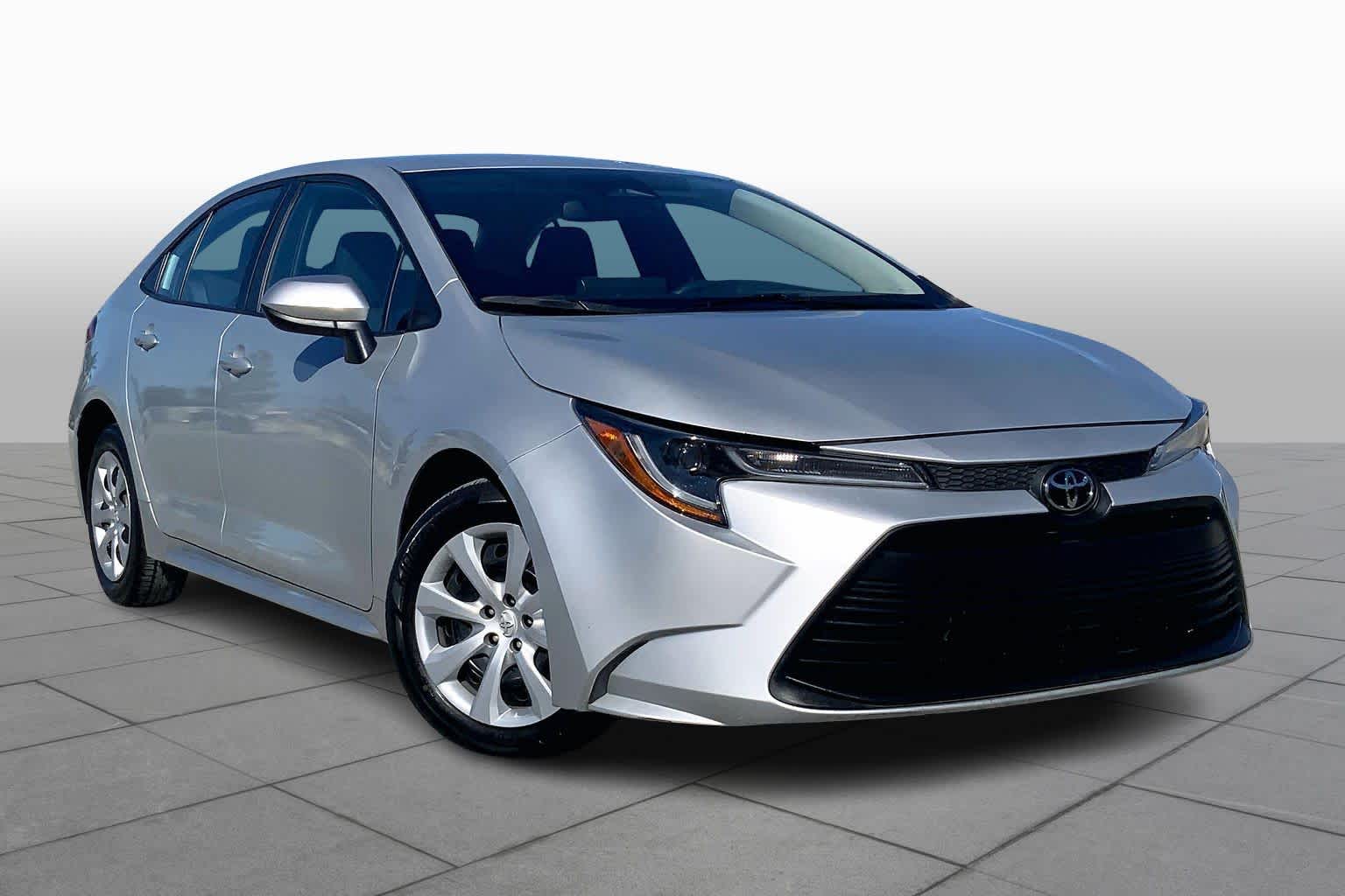 Used 2023 Toyota Corolla LE with VIN 5YFB4MDE2PP021183 for sale in Northfield, Minnesota