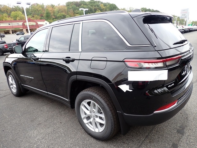 2025 Jeep Grand Cherokee Laredo X photo 3