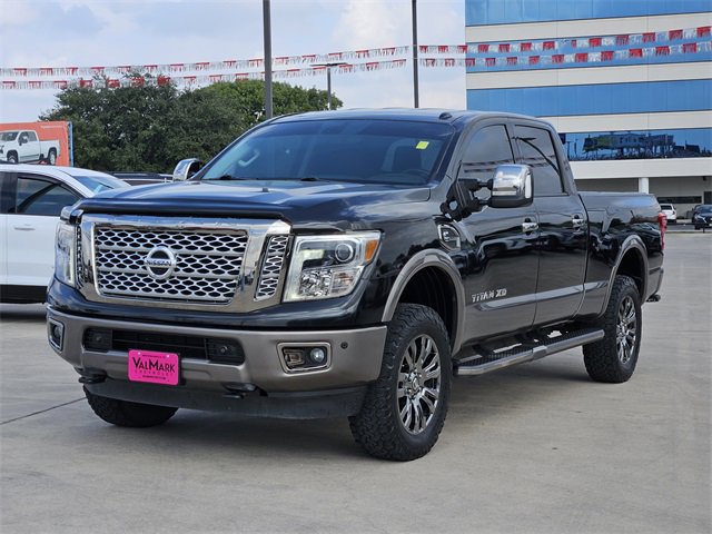 2018 Nissan Titan Platinum Reserve photo 3