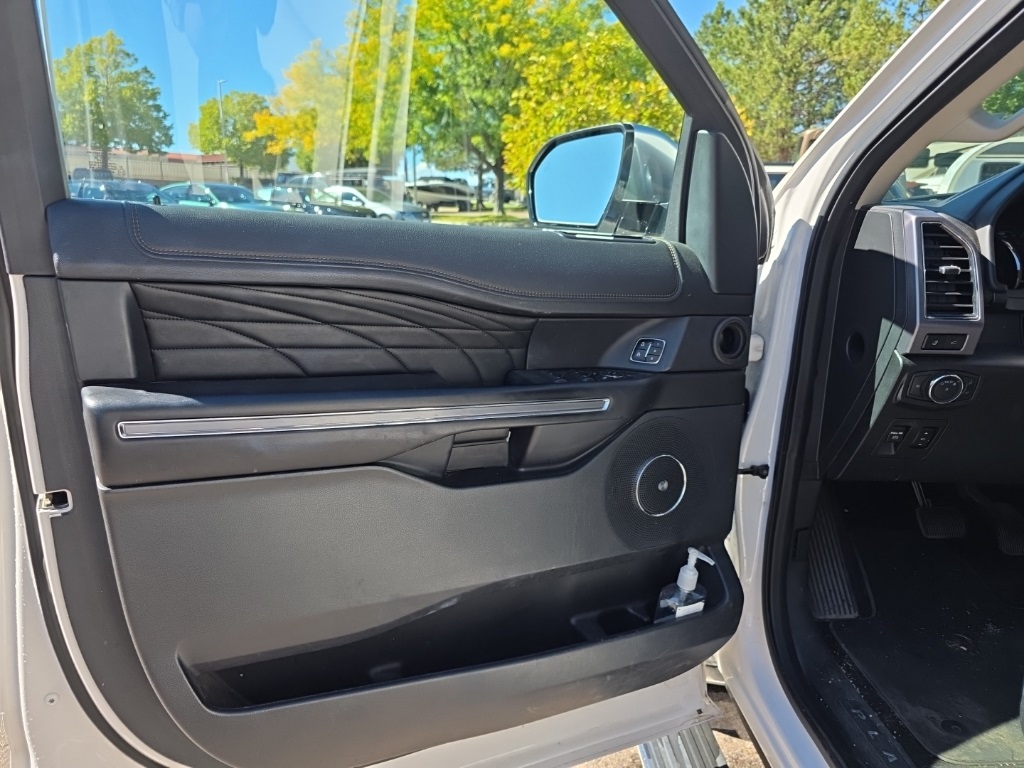2019 Ford Expedition MAX Platinum photo 8