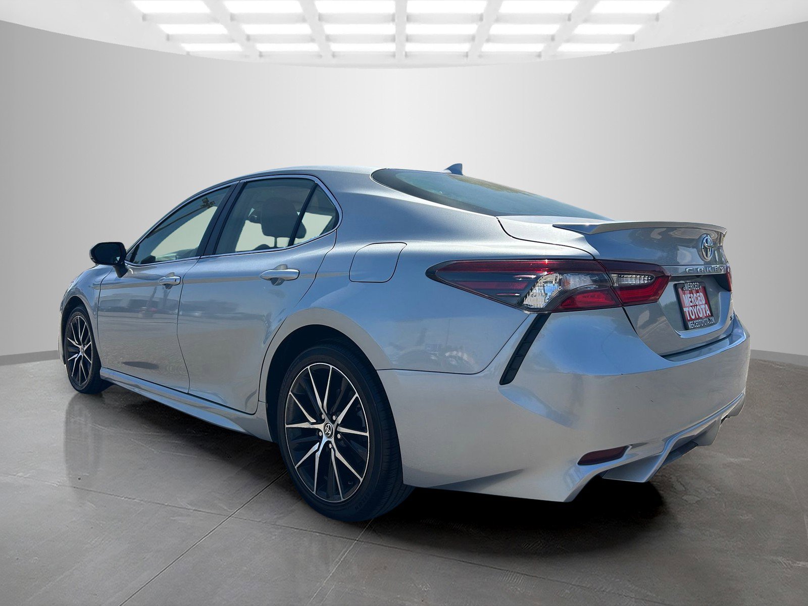 2023 Toyota Camry SE photo 5