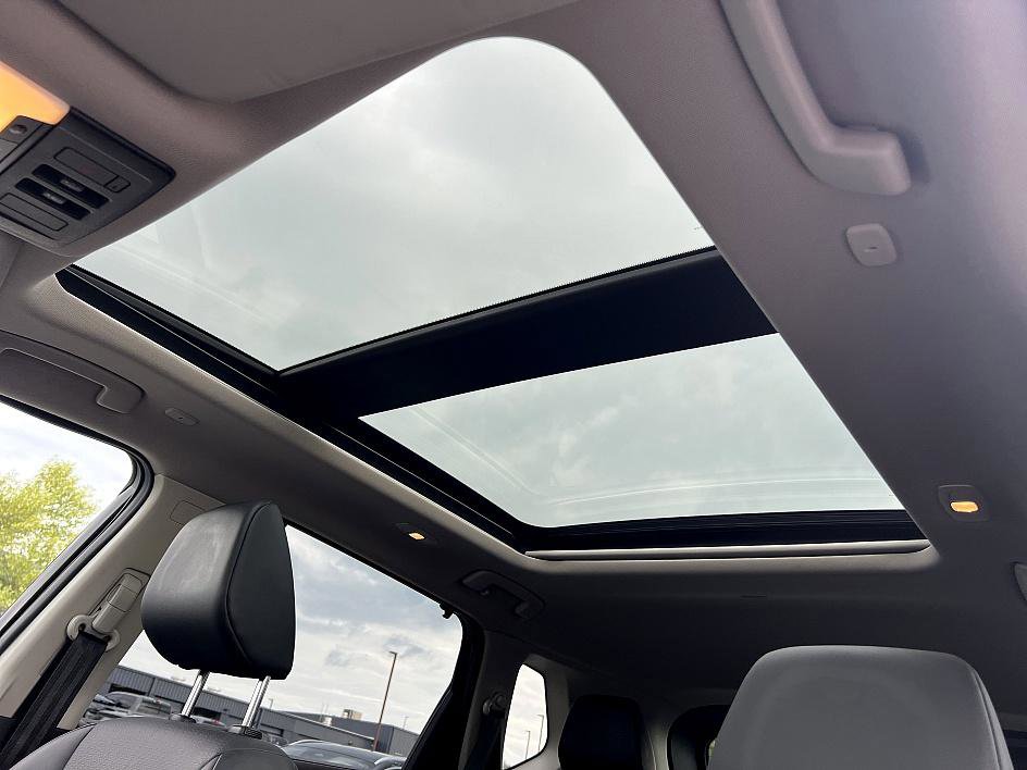 2022 Nissan Rogue SV photo 26