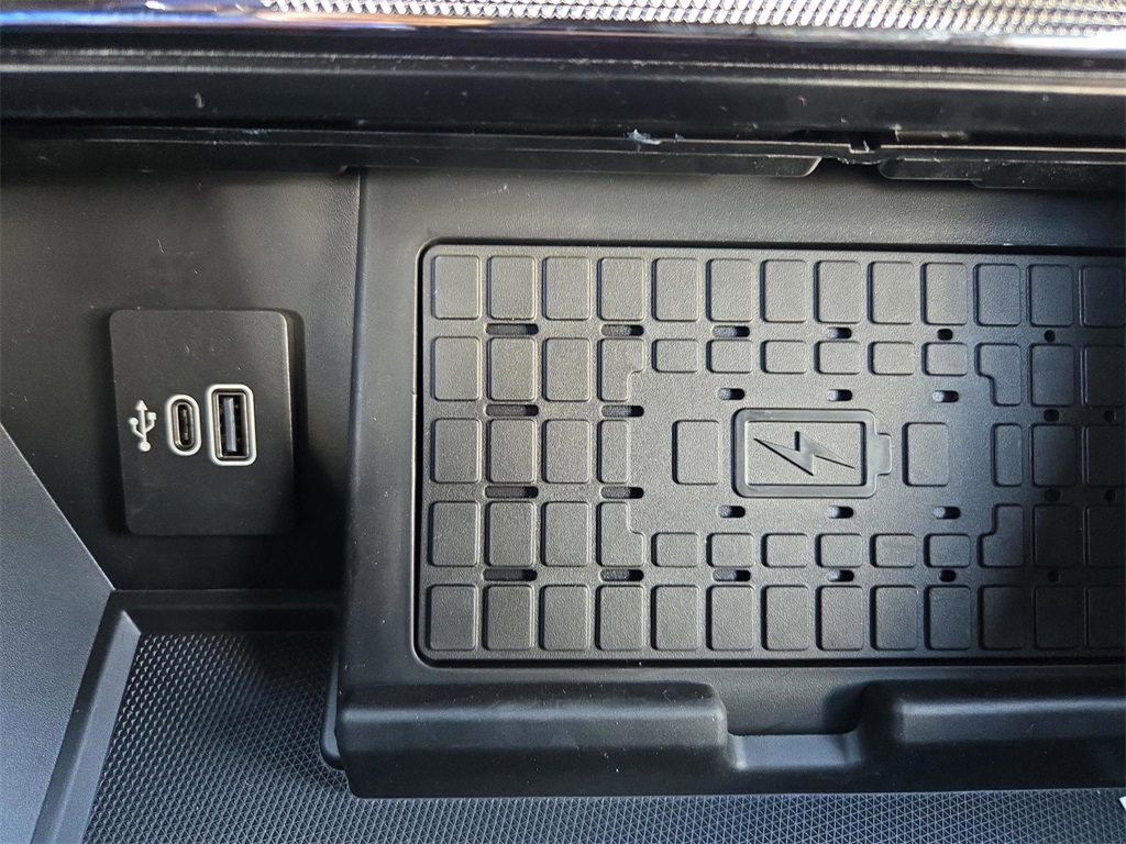 2025 Ford F-150 Lariat photo 17