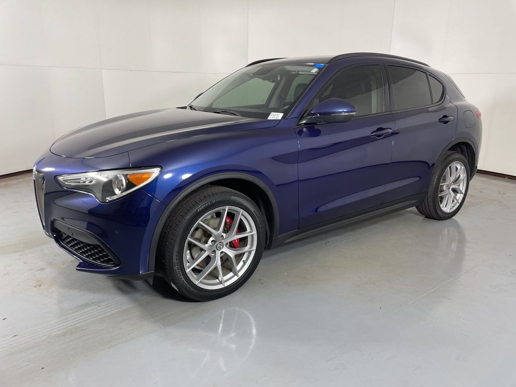 2018 Alfa Romeo Stelvio Base photo 5