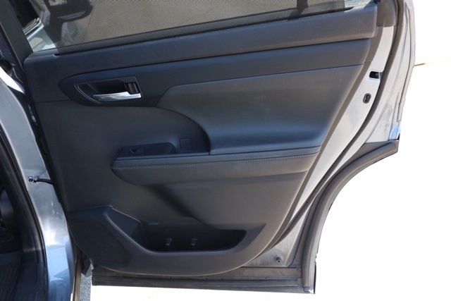 2022 Toyota Highlander XLE photo 16