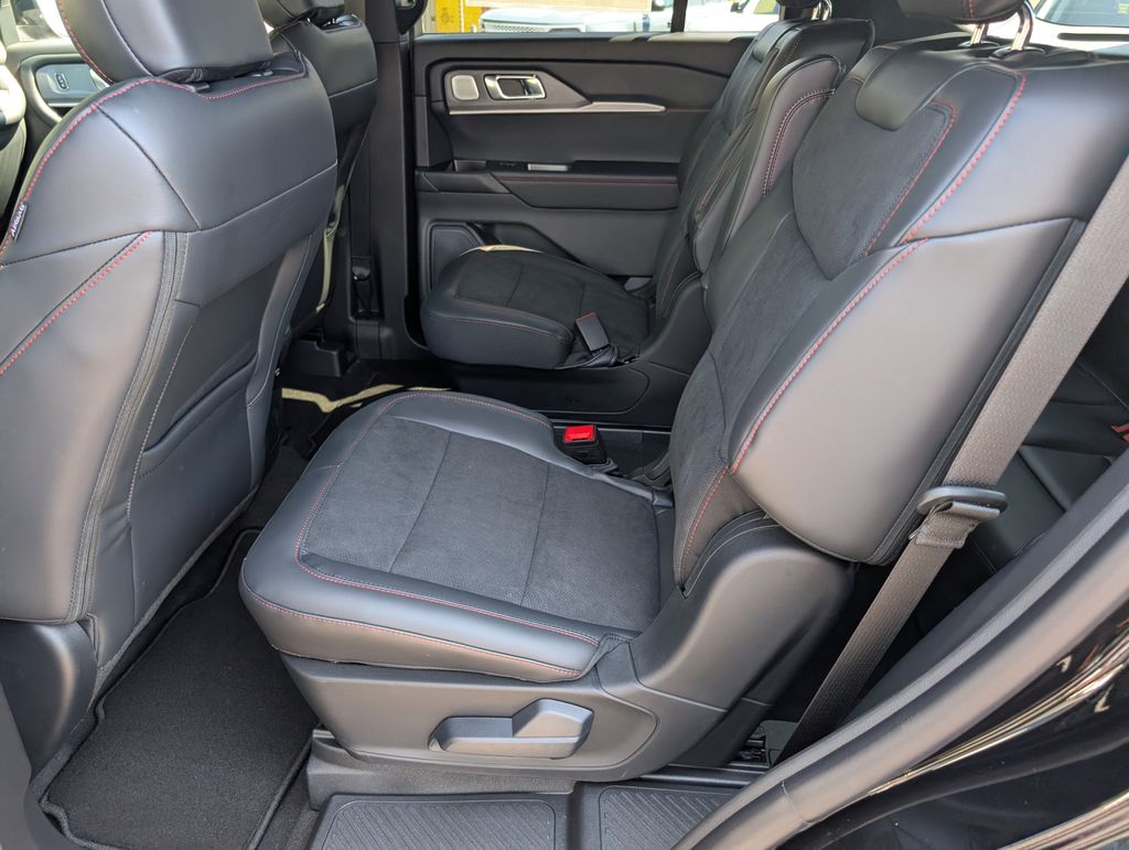 2025 Ford Explorer ST photo 4