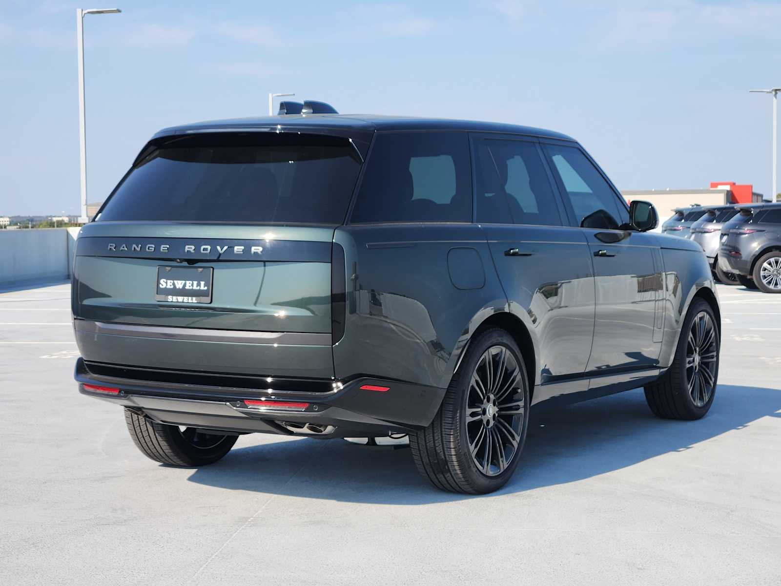 2025 Land Rover Range Rover SE photo 5